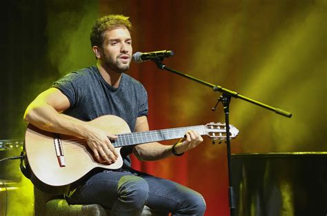 Pablo Alborán's Acoustic Serenade: An Intimate Journey Through Love and Loss